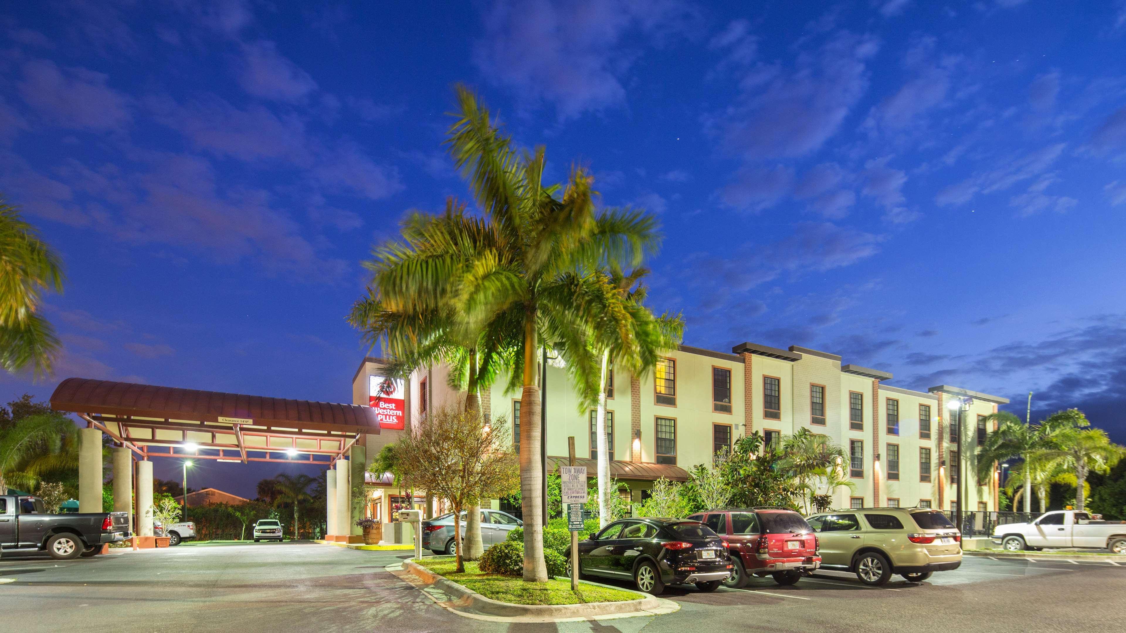 Best Western Plus Bradenton Gateway Hotel Экстерьер фото