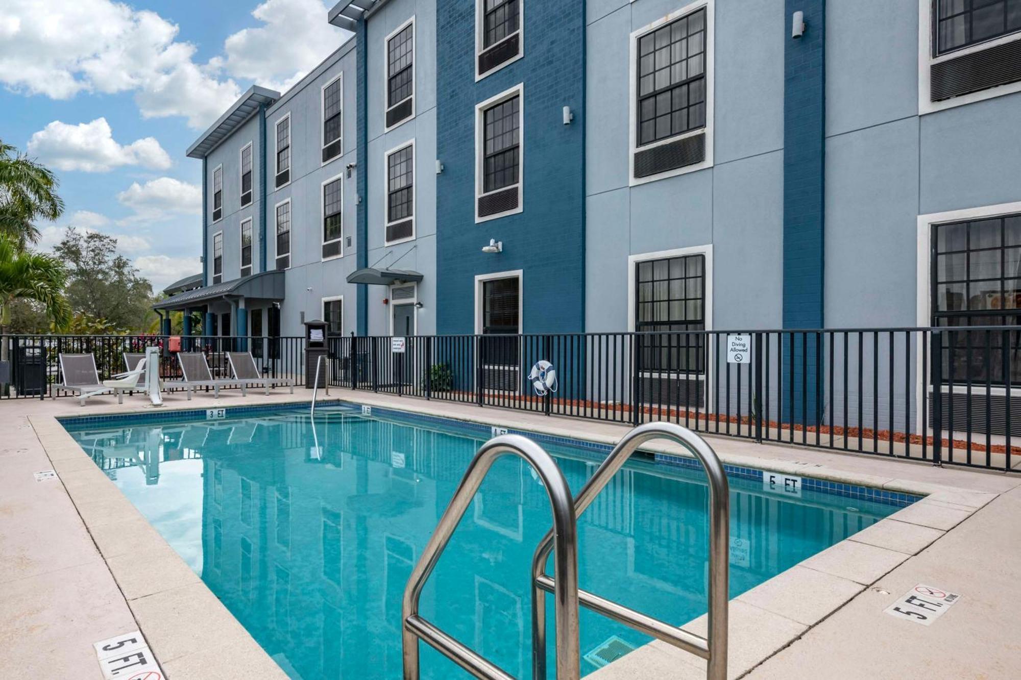 Best Western Plus Bradenton Gateway Hotel Экстерьер фото