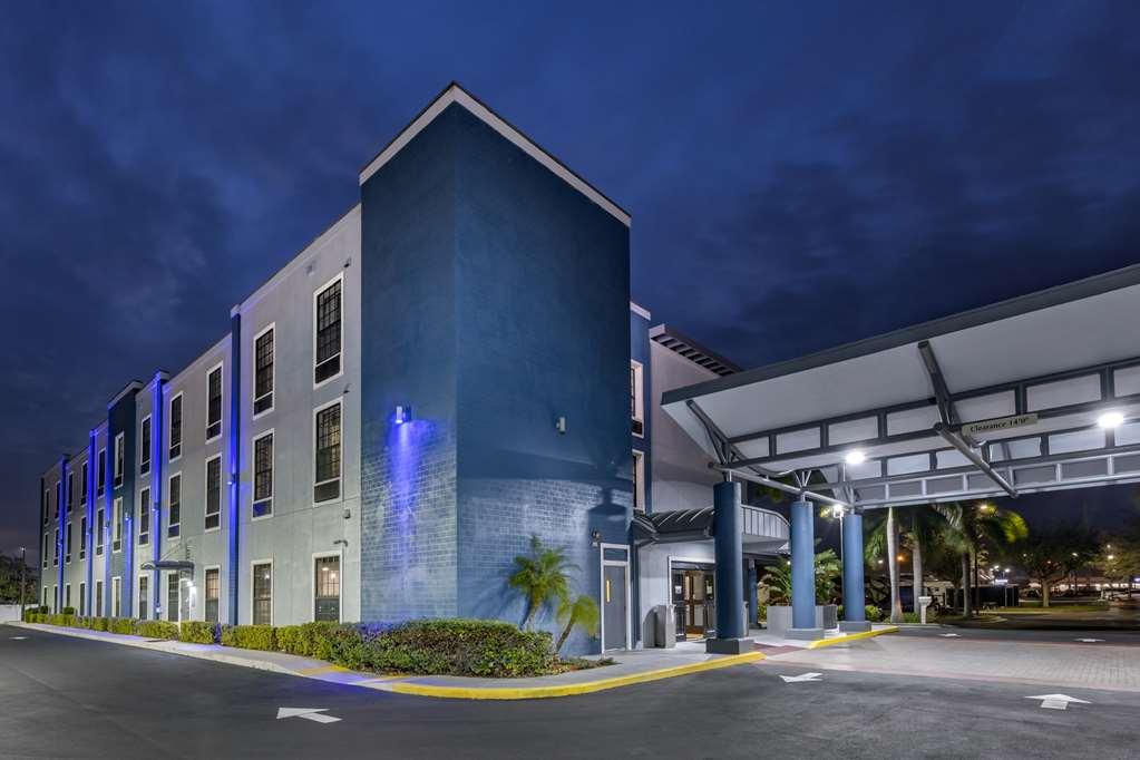 Best Western Plus Bradenton Gateway Hotel Экстерьер фото